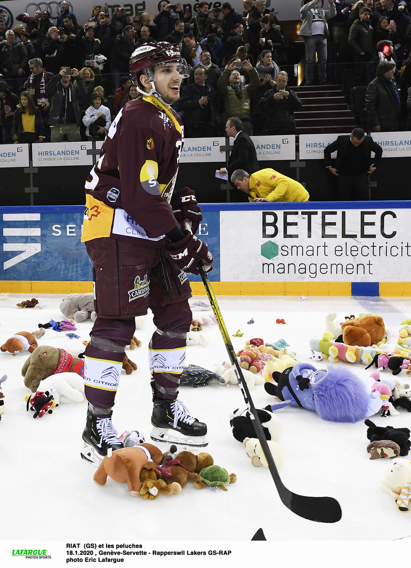 RIAT  (GS) et les peluches  18.1.2020 , Genève-Servette - Rapperswil Lakers GS-RAP  photo Eric Lafargue