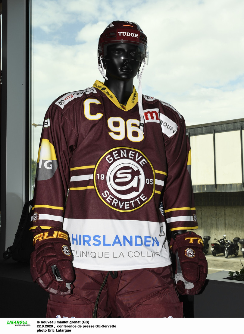 le nouveau maillot grenat (GS)  22.9.2020 ,  conférence de presse GE-Servette photo Eric Lafargue