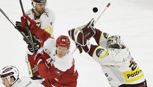 TOEMMERNES - BEZINA (GS) - DANIELSSON (LHC) - le puck en l’air - MAYER (GS)   10.10.2017 ,  Lausanne - Genève-Servette  LHC-GSphoto Eric Lafargue