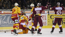 but 1-0 : puck au fond - déception MAURER - HILLER - FORSTER (BI) - joie TRABER - BEZINA (GS) 24.10.2017 , Genève Servette - Bienne  GS-BIphoto Eric Lafargue