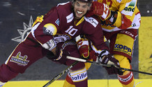 HASANI (GS)  - MAURER (BI)  24.10.2017 , Genève Servette - Bienne  GS-BIphoto Eric Lafargue