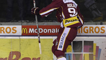 but 3-0 : joie HOLDENER (GS) qui se jette contre les vitres  24.10.2017 , Genève Servette - Bienne  GS-BIphoto Eric Lafargue