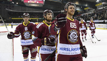 joie KYPARISSIS - WICK - PETSCHENIG (GS) à la fin du match  24.10.2017 , Genève Servette - Bienne  GS-BIphoto Eric Lafargue