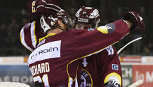 but 3-0 : joie RICHARD - HOLDENER  (GS)    24.10.2017 , Genève Servette - Bienne  GS-BIphoto Eric Lafargue