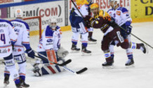 but 2-2 : puck au fond - MARTI - NOREAU - FLUEELER - HOLLENSTEIN - ROE (ZSC) - joie OMARK (GS)        20.11.2020 , Genève-Servette - Zurich Lions  GS-ZSC  photo Eric Lafargue