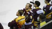 pendant le Cé qu'è lainô avant le début du match : OMARK - RICHARD - ROD - D. RIAT (GS)       20.11.2020 , Genève-Servette - Zurich Lions  GS-ZSC  photo Eric Lafargue