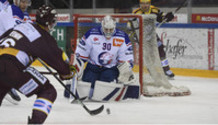 arrêt FLUEELER (ZSC) - devant VERMIN - OMARK , derrière (GS)   20.11.2020 , Genève-Servette - Zurich Lions  GS-ZSC  photo Eric Lafargue