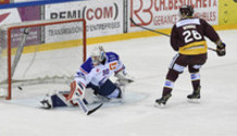 penalty : FLUEELER (ZSC) battu par WINNIK (GS)        20.11.2020 , Genève-Servette - Zurich Lions  GS-ZSC  photo Eric Lafargue