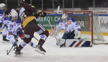 SIMIC (ZSC) - tir de RICHARD (GS) - FLUEELER (ZSC)    20.11.2020 , Genève-Servette - Zurich Lions  GS-ZSC  photo Eric Lafargue