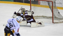 but 3-4 : MARTSCHINI (EVZ) qui marque - DESCLOUX (GS) - puck au fond    23.2.2021 , Genève-Servette - Zoug  GS-EVZ photo Eric Lafargue(GS) - (EVZ)
23.2.2021 , Genève-Servette - Zoug  GS-EVZ 
photo Eric Lafargue