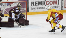 but 0-2 : puck au fond - MANZATO (GS) - HUEGLI (BI) qui marque 13.3.2021 , Genève-Servette - Bienne  GS-BI  photo Eric Lafargue