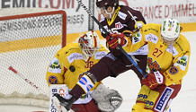 arrêt VAN POTTELBERGHE (BI) - MIRANDA (GS) - RATHGEB (BI)  13.3.2021 , Genève-Servette - Bienne  GS-BI  photo Eric Lafargue