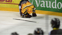 OMARK (GS) blessé  13.3.2021 , Genève-Servette - Bienne  GS-BI  photo Eric Lafargue