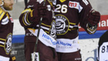 but 1-0 : joie OMARK - VOUILLAMOZ , le buteur  - WINNIK (GS)      23.3.2021 , Genève-Servette - Lausanne  GS-LHCphoto Eric Lafargue