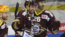 but 1-0 : joie OMARK - VOUILLAMOZ , le buteur  - WINNIK (GS)      23.3.2021 , Genève-Servette - Lausanne  GS-LHCphoto Eric Lafargue