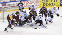 devant la cage de BERRA , caché (FR) : JACQUEMET - FEHR - WINNIK - TOEMMERNES (GS) - SUTTER - FURRER - JOERG - WALSER (FR)     27.3.2021 , Genève-Servette - Fribourg Gottéron  GS-FRphoto Eric Lafargue