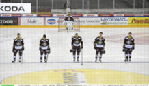 JACQUEMET , capitaine - MOY - FEHR - MIRANDA - TOEMMERNES et derrière eux le gardien DESCLOUX (GS) pendant le Cé qu'è lainô     27.3.2021 , Genève-Servette - Fribourg Gottéron  GS-FRphoto Eric Lafarguee