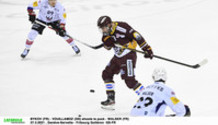 BYKOV (FR) - VOUILLAMOZ (GS) shoote le puck - WALSER (FR)           27.3.2021 , Genève-Servette - Fribourg Gottéron  GS-FRphoto Eric Lafargue