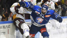 WINNIK (GS) - P. BALTISBERGER (ZSC)  7.9.2021 , Zurich Lions - Genève-Servette  ZSC-GS photo Eric Lafargue