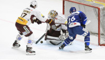 JACQUEMET - arrêt DESCLOUX (GS) - BODENMANN (ZSC)     7.9.2021 , Zurich Lions - Genève-Servette  ZSC-GS photo Eric Lafargue