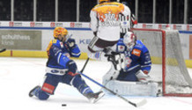 GEERING (ZSC) - ROD  (GS) qui saute - WAEBER (ZSC)      7.9.2021 , Zurich Lions - Genève-Servette  ZSC-GS photo Eric Lafargue