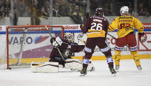 but 1-2 : puck au fond - DESCLOUX - WINNIK (GS) - PESONEN (LAN) qui a marqué    23.10.2021 , Genève-Servette - Langnau  GS-LANphoto Eric Lafargue