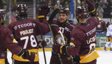 but 1-2 : joie POULIOT , le buteur - RICHARD - LE COULTRE (GS)   19.11.2021 , Genève-Servette - Zoug  GS-EVZ photo Eric Lafargue