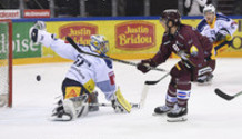 but 1-2 : HOLLENSTEIN (EVZ) -  POULIOT (GS) qui marque    19.11.2021 , Genève-Servette - Zoug  GS-EVZ photo Eric Lafargue