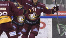 but 2-2 : joie WINNIK - FILPPULA (GS)     19.11.2021 , Genève-Servette - Zoug  GS-EVZ photo Eric Lafargue