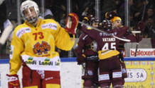 but 2-1 : déception KUENZLE (BI) : joie FILPPULA - VATANEN - TOEMMERNES (GS) 27.11.2021 , Genève-Servette - Bienne  GS-BI  photo Eric Lafargue