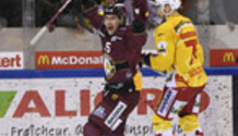 but 3-2 : joie VATANEN , le buteur  (GS) - déception GROSSMANN (BI)   22.1.2022 , Genève-Servette - Bienne  GS-BI  photo Eric Lafargue