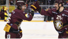 but 3-2 : joie VATANEN , le buteur - KARRER (GS)     22.1.2022 , Genève-Servette - Bienne  GS-BI  photo Eric Lafargue