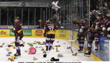 KARRER - JACQUEMET - LE COULTRE - MAURER  - ANTONIETTI avec les peluches (GS) 22.1.2022 , Genève-Servette - Bienne  GS-BI  photo Eric Lafargue