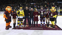 les étoiles : KAHUN (SCB) - VERMIN (GS)  26.2.2022 , Genève-Servette - Berne  GS-SCBphoto Eric Lafargue