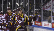 joie MAURER - ROD avec les fans (GS) à la fin du match    8.3.2022 , Genève-Servette - Lugano  GS-LUGAphoto Eric Lafargue