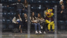 CALVINA , la mascotte parmi les spectateurs  9.3.2022 , Genève-Servette - Ajoie  GS-AJOphoto Eric Lafargue