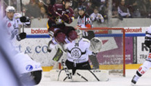 THUERKAUF (LUGA) - JACQUEMET (GS) saute devant SCHLEGEL (LUGA)   18.3.2022 , Genève-Servette - Lugano  GS-LUGAphoto Eric Lafargue