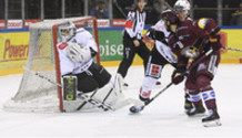 SCHLEGEL (LUGA) soulève sa cage ! - GUERRA (LUGA) - JOORIS (GS)    18.3.2022 , Genève-Servette - Lugano  GS-LUGAphoto Eric Lafargue