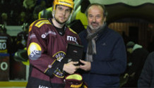 en tant que MVP , TOEMMERNES reçoit une montre de la part du président Philippe BAECHLER (GS) 18.3.2022 , Genève-Servette - Lugano  GS-LUGAphoto Eric Lafargue