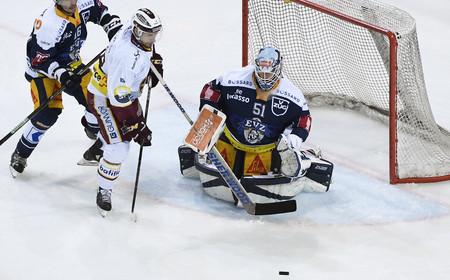 DIAZ (EVZ) - WICK (GS) : STEPHAN (EVZ) 7.10.2017 , Zoug - Genève Servette  EVZ-GSphoto Eric Lafargue