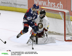 C. BALTISBERGER (ZSC) - arrêt GIOVANNINI (GS)     27.11.2017 , Zurich Lions - Genève Servette  ZSC-GS photo Eric Lafargue