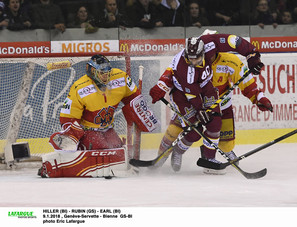 HILLER (BI) - RUBIN (GS) - EARL (BI)         9.1.2018 , Genève-Servette - Bienne  GS-BI photo Eric Lafargue