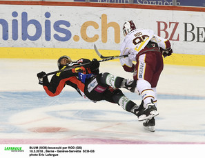 BLUM (SCB) bousculé par ROD (GS)  10.3.2018 , Berne - Genève-Servette  SCB-GSphoto Eric Lafargue