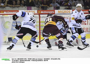 but 1-0 : MEUNIER (FR) - ROMY (GS) qui marque - WAEBER - STALDER (FR)   13.10.2018 , Genève-Servette - Fribourg Gottéron  GS-FR photo Eric Lafargue