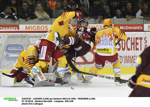 CIACCIO - LEEGER (LAN) qui balance SKILLE (GS) - PESONEN (LAN) 27.10.2018 , Genève Servette - Langnau  GS-LANphoto Eric Lafargue