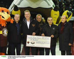 le chèque de 35’000.- Frs remis à la relève, par la soirée de soutien    10.1.2020 , Genève-Servette - Berne  GS-SCBphoto Eric Lafargue