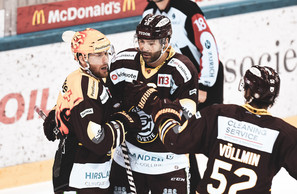 but 4-2 : joie OMARK - WINNIK - VOELLMIN (GS)     19.2.2021 , Genève-Servette - Rapperswil Lakers GS-RAP  photo Eric Lafargue