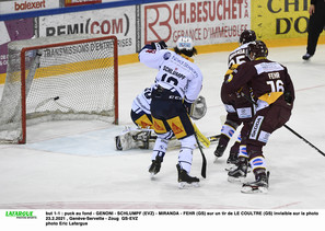 but 1-1 : puck au fond - GENONI - SCHLUMPF (EVZ) - MIRANDA - FEHR (GS) sur un tir de LE COULTRE (GS) invisible sur la photo23.2.2021 , Genève-Servette - Zoug  GS-EVZ photo Eric Lafargue