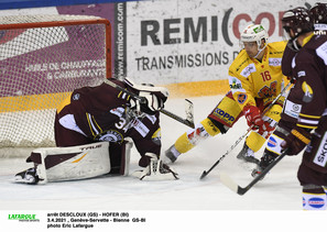 arrêt DESCLOUX (GS) - HOFER (BI)3.4.2021 , Genève-Servette - Bienne  GS-BI  photo Eric Lafargue