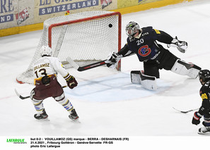 but 0-2 :  VOUILLAMOZ (GS) marque - BERRA - DESHARNAIS (FR)   21.4.2021 , Fribourg Gottéron - Genève-Servette  FR-GS  photo Eric Lafargue